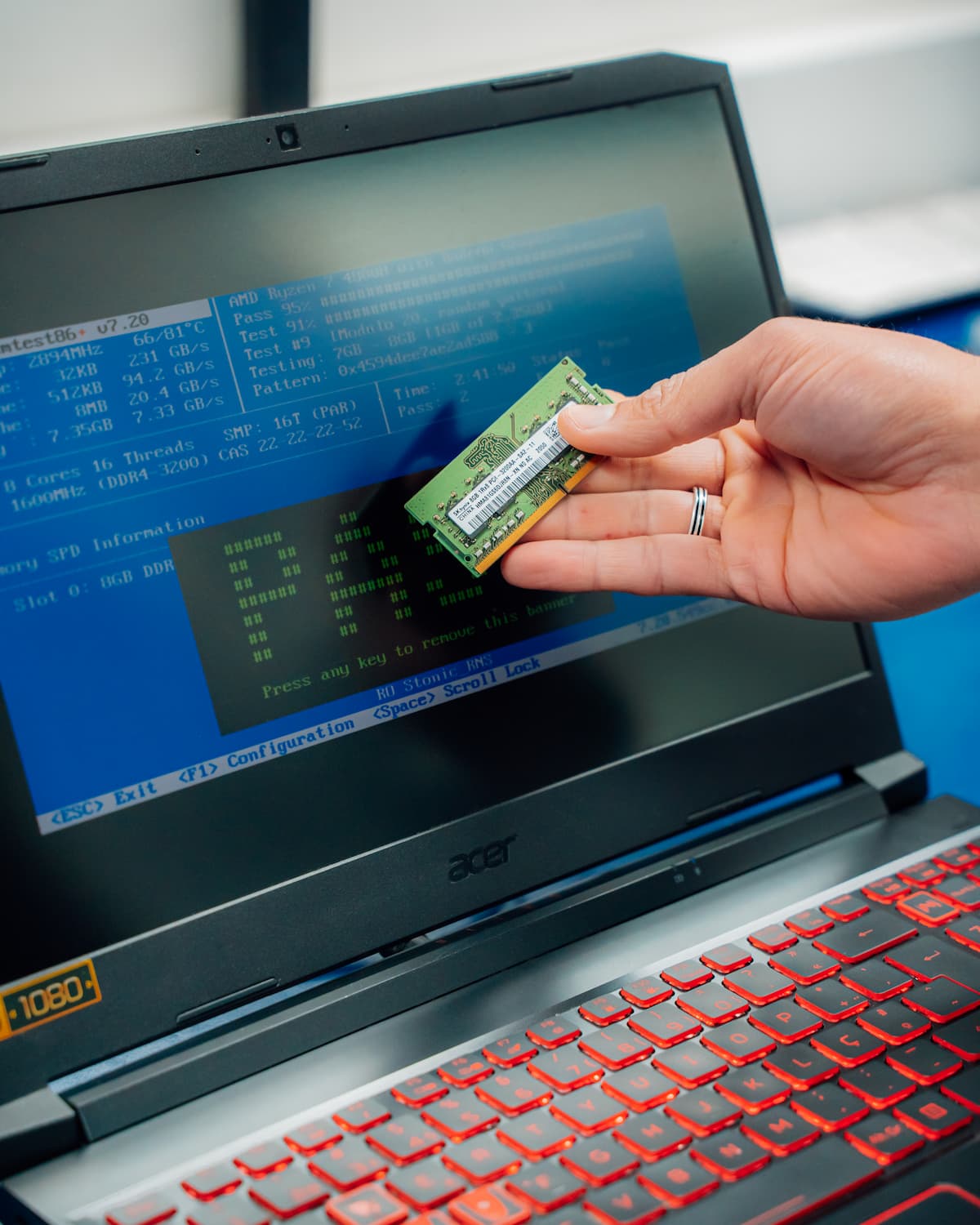 Substituição de memória de um Portátil Acer Nitro