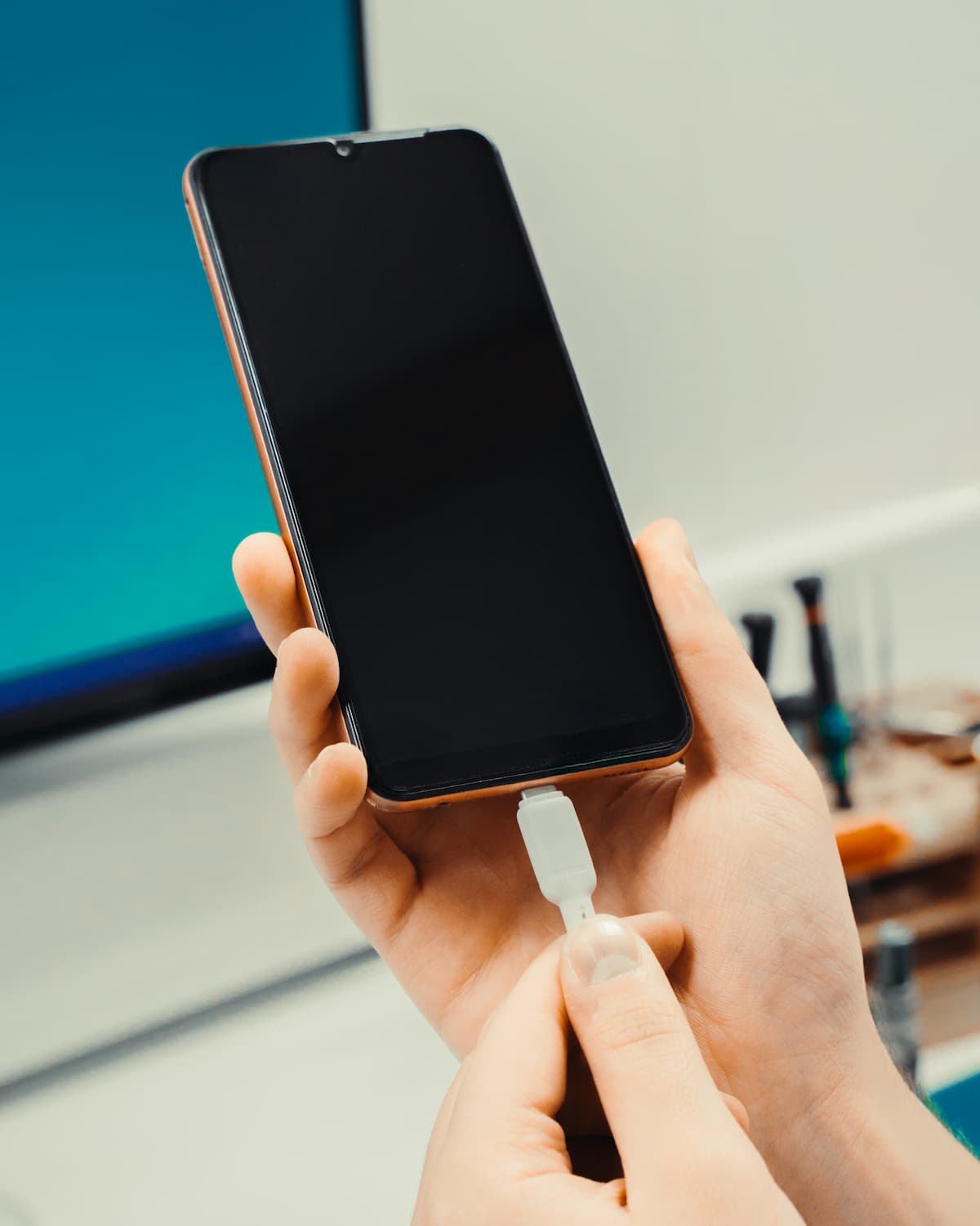 Samsung Galaxy M13 com conector de carga avariado