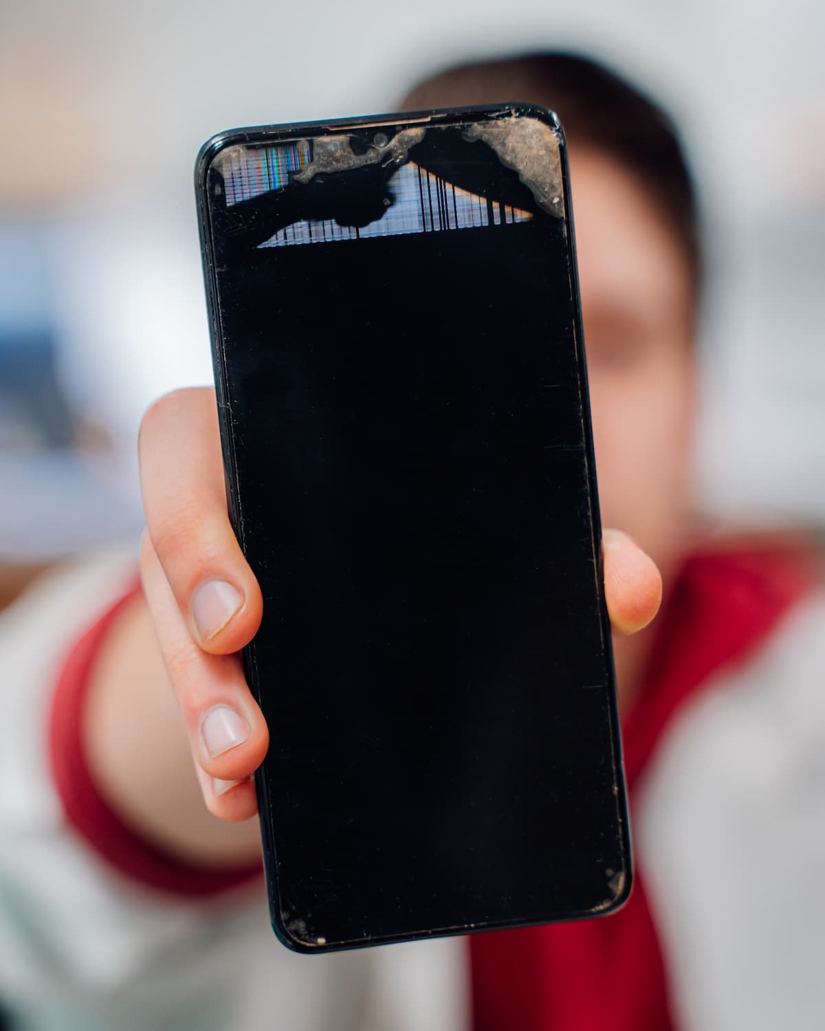 TCL 10 SE com o ecrã partido