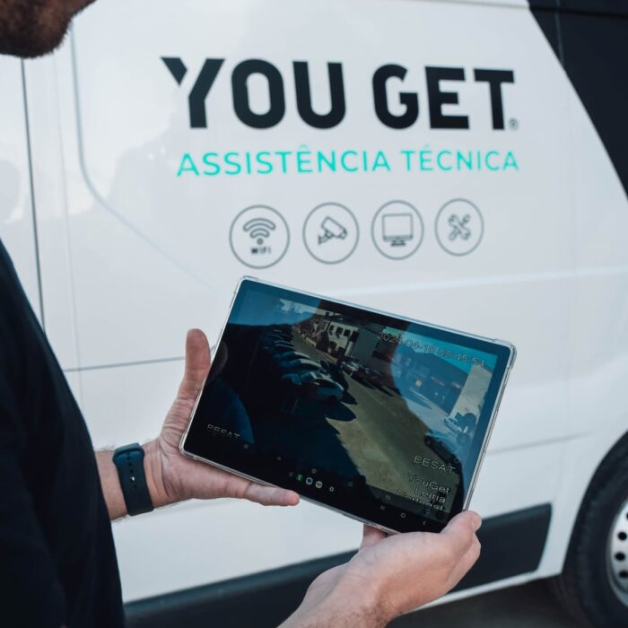 Tablet com imagens da câmara de segurança